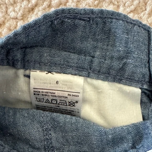 Old Navy Blue Denim Girl's Shorts, size 6 - Picture 3 of 4